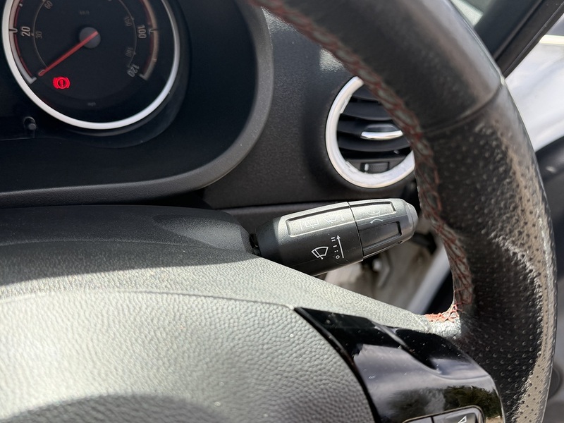 Vauxhall Corsa 1.4 16V SRi Hatchback 3dr Petrol Manual Euro 5 (A/C) (100 ps) - U2439