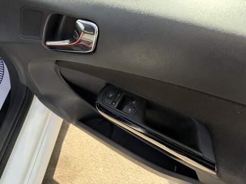 Vauxhall Corsa 1.4 16V SRi Hatchback 3dr Petrol Manual Euro 5 (A/C) (100 ps) - U2439