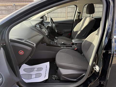 Ford Focus 1.0T EcoBoost Titanium Hatchback 5dr Petrol Manual Euro 6 (s/s) (125 ps) - U2441