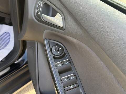 Ford Focus 1.0T EcoBoost Titanium Hatchback 5dr Petrol Manual Euro 6 (s/s) (125 ps) - U2441