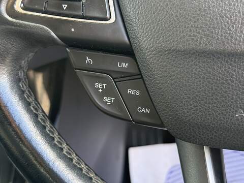Ford Focus 1.0T EcoBoost Titanium Hatchback 5dr Petrol Manual Euro 6 (s/s) (125 ps) - U2441