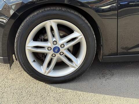 Ford Focus 1.0T EcoBoost Titanium Hatchback 5dr Petrol Manual Euro 6 (s/s) (125 ps) - U2441