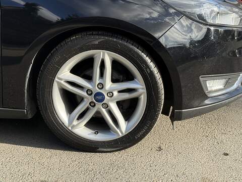 Ford Focus 1.0T EcoBoost Titanium Hatchback 5dr Petrol Manual Euro 6 (s/s) (125 ps) - U2441