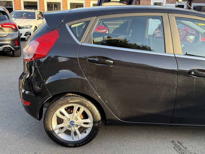Ford Fiesta 1.0T EcoBoost Zetec Hatchback 5dr Petrol Powershift Euro 6 (100 ps) - U2442