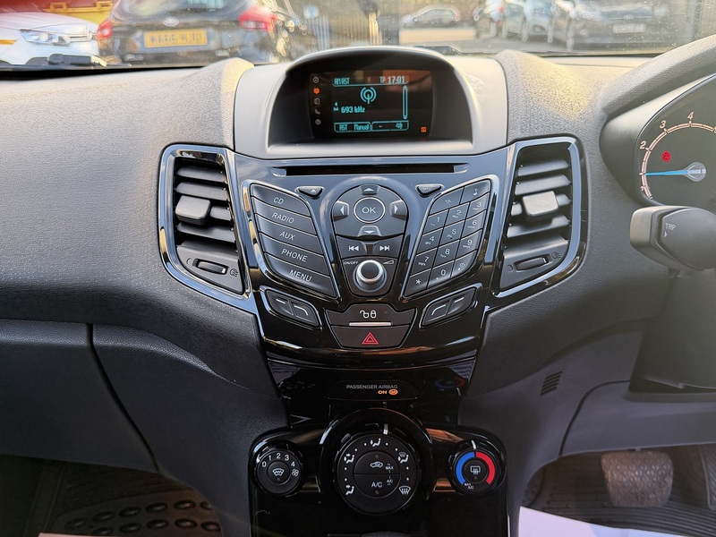 Ford Fiesta 1.0T EcoBoost Zetec Hatchback 5dr Petrol Powershift Euro 6 (100 ps) - U2442