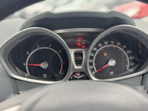 Ford Fiesta Zetec - U2444