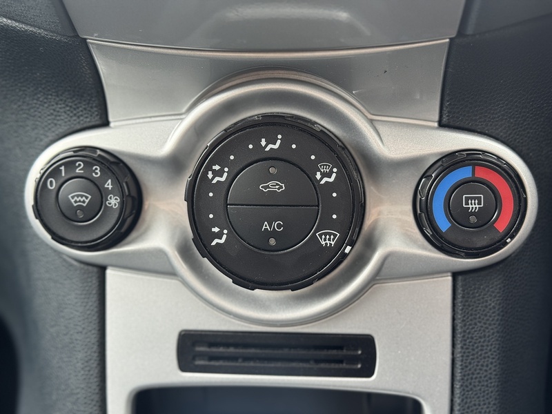 Ford Fiesta Zetec - U2444