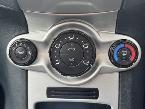 Ford Fiesta Zetec - U2444