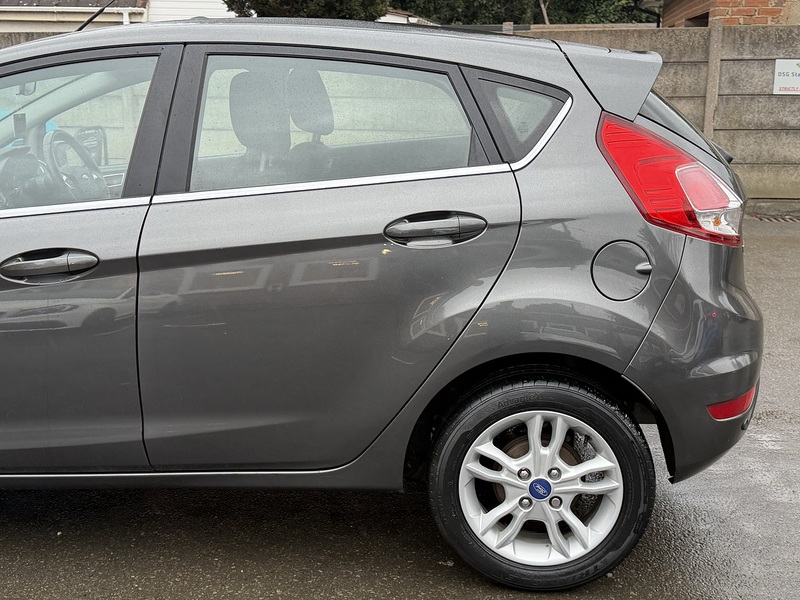 Ford Fiesta 1.0T EcoBoost Zetec Hatchback 5dr Petrol Powershift Euro 6 (100 ps) - U2446