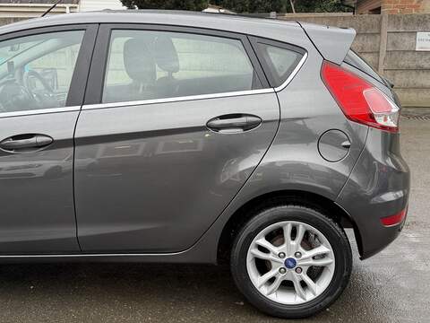 Ford Fiesta 1.0T EcoBoost Zetec Hatchback 5dr Petrol Powershift Euro 6 (100 ps) - U2446