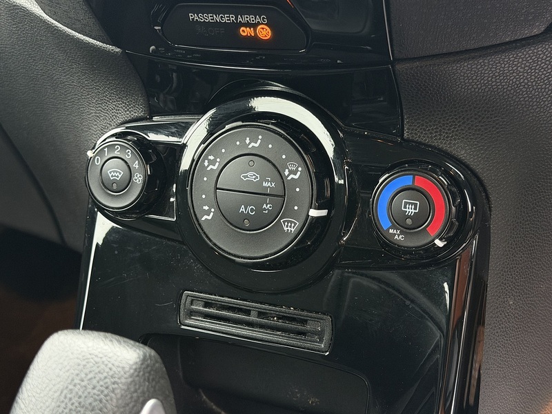 Ford Fiesta 1.0T EcoBoost Zetec Hatchback 5dr Petrol Powershift Euro 6 (100 ps) - U2446