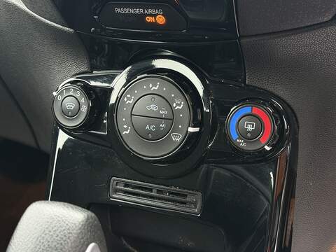 Ford Fiesta 1.0T EcoBoost Zetec Hatchback 5dr Petrol Powershift Euro 6 (100 ps) - U2446