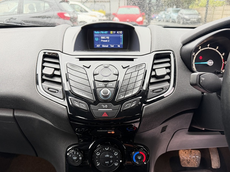 Ford Fiesta 1.0T EcoBoost Zetec Hatchback 5dr Petrol Powershift Euro 6 (100 ps) - U2446