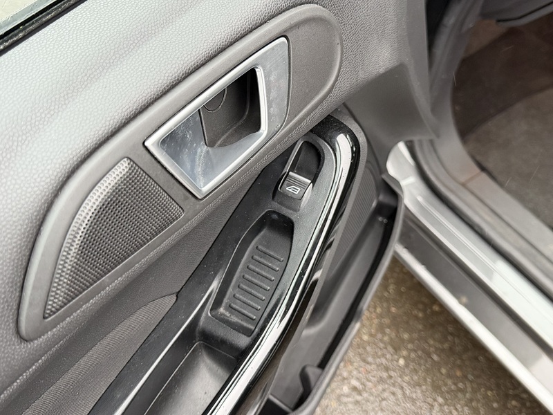 Ford Fiesta 1.0T EcoBoost Zetec Hatchback 5dr Petrol Powershift Euro 6 (100 ps) - U2446