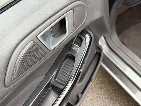 Ford Fiesta 1.0T EcoBoost Zetec Hatchback 5dr Petrol Powershift Euro 6 (100 ps) - U2446