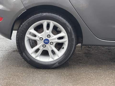 Ford Fiesta 1.0T EcoBoost Zetec Hatchback 5dr Petrol Powershift Euro 6 (100 ps) - U2446