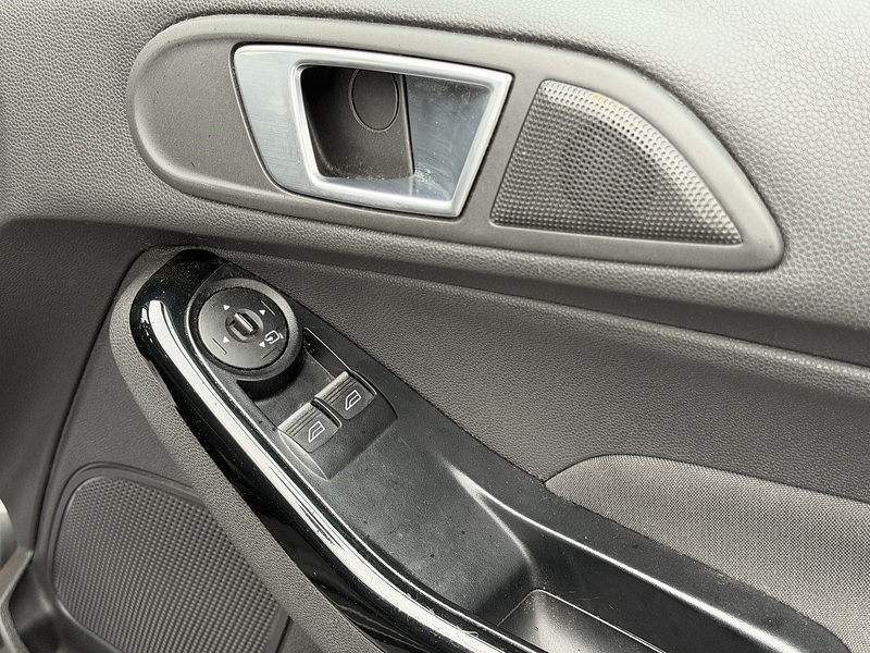 Ford Fiesta 1.0T EcoBoost Zetec Hatchback 5dr Petrol Powershift Euro 6 (100 ps) - U2446