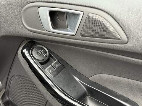 Ford Fiesta 1.0T EcoBoost Zetec Hatchback 5dr Petrol Powershift Euro 6 (100 ps) - U2446