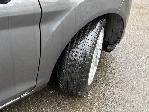 Ford Fiesta 1.0T EcoBoost Zetec Hatchback 5dr Petrol Powershift Euro 6 (100 ps) - U2446