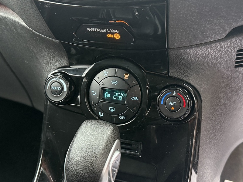 Ford Fiesta 1.0T EcoBoost Titanium Hatchback 3dr Petrol Powershift Euro 6 (100 ps) - U2447