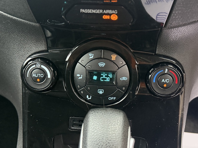 Ford Fiesta 1.0T EcoBoost Titanium Hatchback 3dr Petrol Powershift Euro 6 (100 ps) - U2447