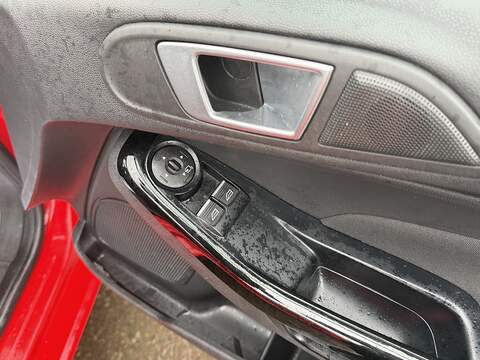 Ford Fiesta 1.0T EcoBoost Titanium Hatchback 3dr Petrol Powershift Euro 6 (100 ps) - U2447