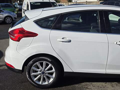 Ford Focus 1.0T EcoBoost Titanium Hatchback 5dr Petrol Auto Euro 6 (s/s) (125 ps) - U2454