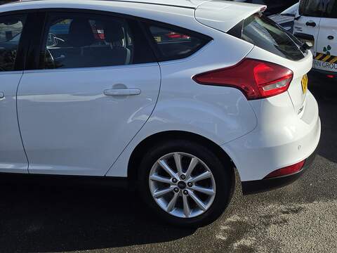 Ford Focus 1.0T EcoBoost Titanium Hatchback 5dr Petrol Auto Euro 6 (s/s) (125 ps) - U2454