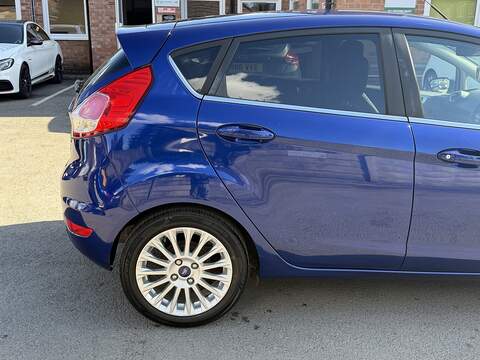 Ford Fiesta 1.0T EcoBoost Titanium Hatchback 5dr Petrol Manual Euro 5 (s/s) (100 ps) - U2456