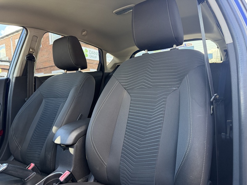 Ford Fiesta 1.0T EcoBoost Titanium Hatchback 5dr Petrol Manual Euro 5 (s/s) (100 ps) - U2456
