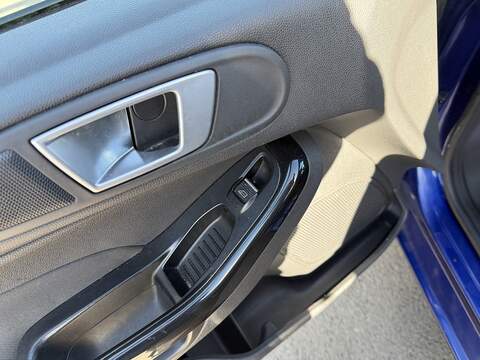 Ford Fiesta 1.0T EcoBoost Titanium Hatchback 5dr Petrol Manual Euro 5 (s/s) (100 ps) - U2456