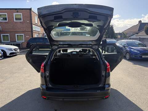 Ford Focus 1.0T EcoBoost Titanium Estate 5dr Petrol Auto Euro 6 (s/s) (125 ps) - U2457