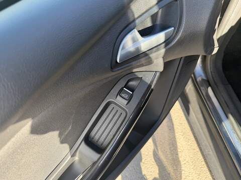 Ford Focus 1.0T EcoBoost Titanium Estate 5dr Petrol Auto Euro 6 (s/s) (125 ps) - U2457