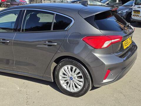 Ford Focus 1.0T EcoBoost Titanium Hatchback 5dr Petrol Auto Euro 6 (s/s) (125 ps) - U2461