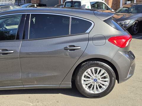 Ford Focus 1.0T EcoBoost Titanium Hatchback 5dr Petrol Auto Euro 6 (s/s) (125 ps) - U2461