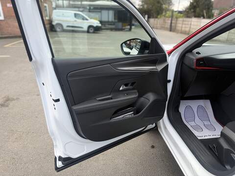 Vauxhall Mokka Electric 50kWh SRi Premium SUV 5dr Electric Auto (136 ps) - U2469