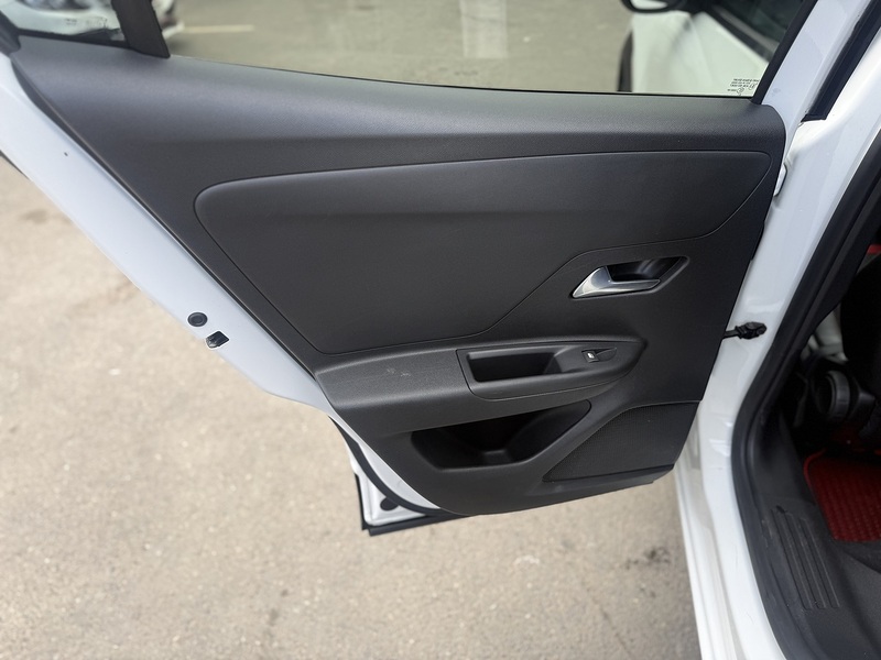 Vauxhall Mokka Electric 50kWh SRi Premium SUV 5dr Electric Auto (136 ps) - U2469