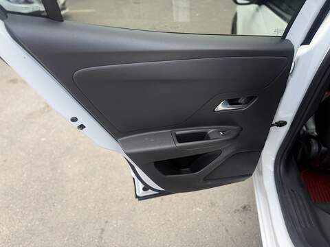 Vauxhall Mokka Electric 50kWh SRi Premium SUV 5dr Electric Auto (136 ps) - U2469