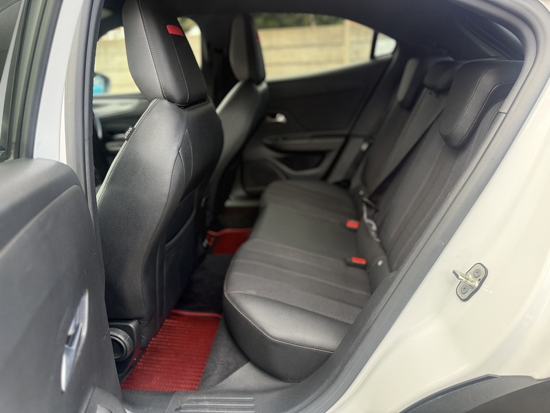 Vauxhall Mokka Electric 50kWh SRi Premium SUV 5dr Electric Auto (136 ps) - U2469