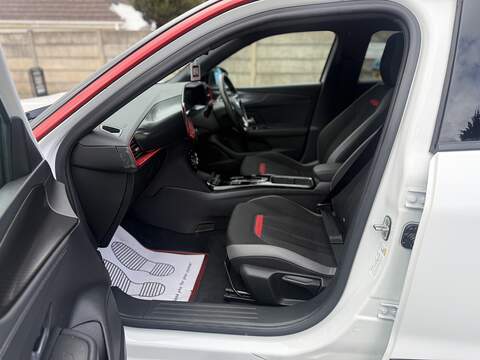 Vauxhall Mokka Electric 50kWh SRi Premium SUV 5dr Electric Auto (136 ps) - U2469