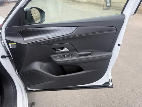 Vauxhall Mokka Electric 50kWh SRi Premium SUV 5dr Electric Auto (136 ps) - U2469