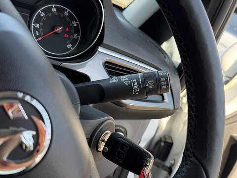 Vauxhall Corsa 1.4i SE Hatchback 5dr Petrol Auto Euro 6 (90 ps) - U2470