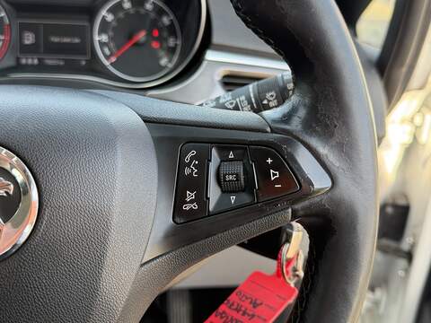 Vauxhall Corsa 1.4i SE Hatchback 5dr Petrol Auto Euro 6 (90 ps) - U2470