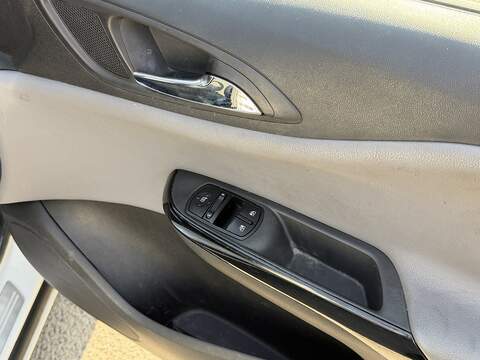 Vauxhall Corsa 1.4i SE Hatchback 5dr Petrol Auto Euro 6 (90 ps) - U2470