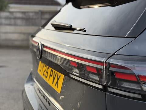 Volkswagen Tiguan 1.5 eTSI MHEV R-Line SUV 5dr Petrol Hybrid DSG Euro 6 (s/s) (150 ps) - U2473