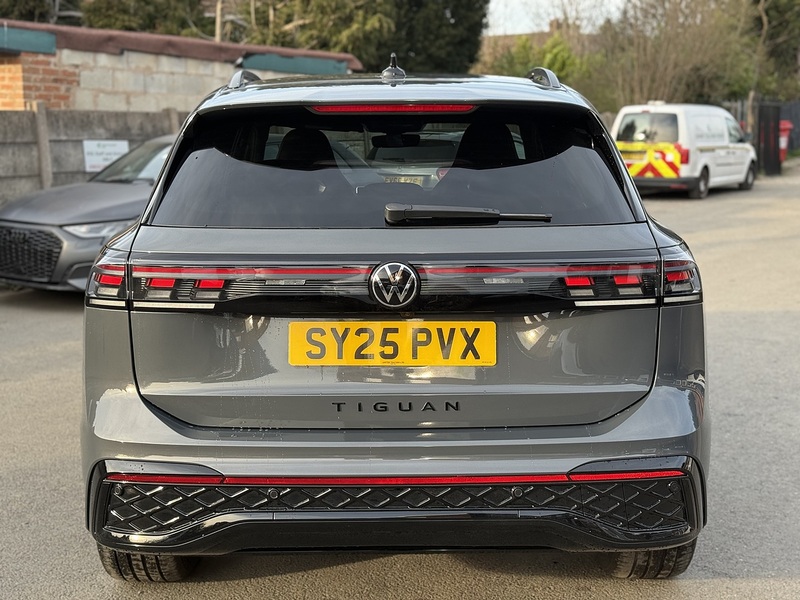 Volkswagen Tiguan 1.5 eTSI MHEV R-Line SUV 5dr Petrol Hybrid DSG Euro 6 (s/s) (150 ps) - U2473