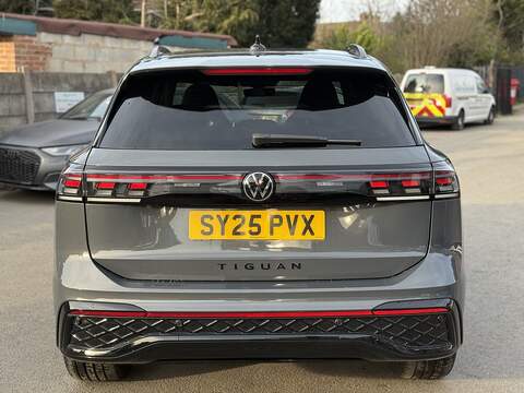 Volkswagen Tiguan 1.5 eTSI MHEV R-Line SUV 5dr Petrol Hybrid DSG Euro 6 (s/s) (150 ps) - U2473