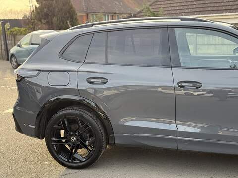 Volkswagen Tiguan 1.5 eTSI MHEV R-Line SUV 5dr Petrol Hybrid DSG Euro 6 (s/s) (150 ps) - U2473