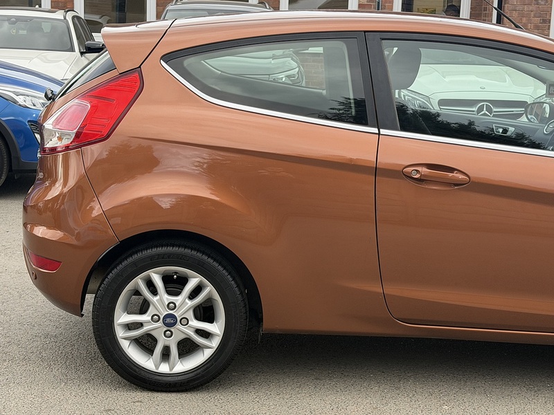Ford Fiesta 1.0T EcoBoost Zetec Hatchback 3dr Petrol Powershift Euro 5 (100 ps) - U2481