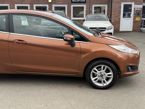 Ford Fiesta 1.0T EcoBoost Zetec Hatchback 3dr Petrol Powershift Euro 5 (100 ps) - U2481